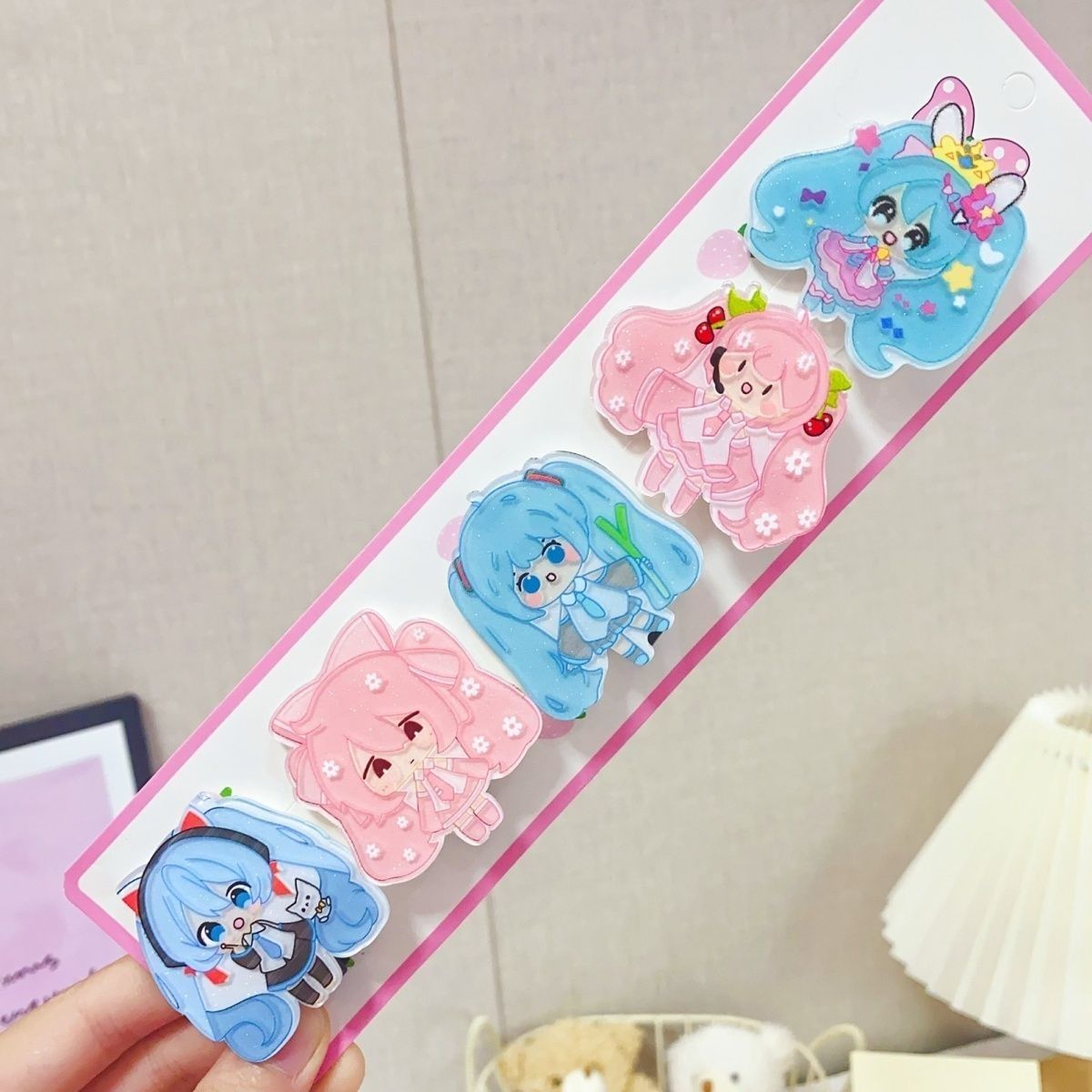 初音ミクの漫画風ヘアクリップ、サイドクリップ、かわいい爪型ク - Hair Bundles のレビューと価格